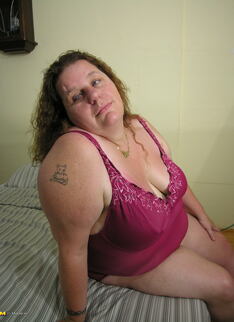 Big Mature Mama Playing With Her Toy