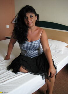 This Lovely Mature Mama Loves To Play With Toys