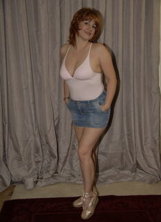 This Kinky Housewife Loves To Get Fisted