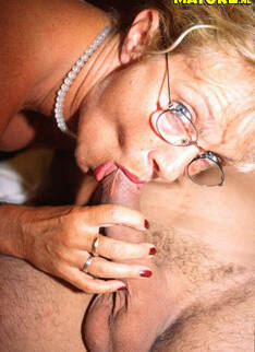 Mommy Gets So Hot She Squirts