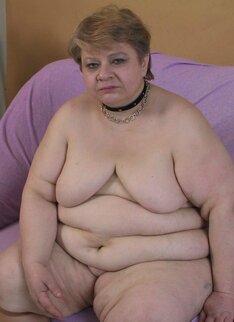 Chunky Mature Slut Showing Her Succulant Body