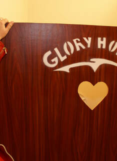 Mama Loves To Suck And Fuck Through The Gloryhole