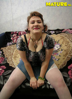 Big Titted Mature Nympho Showing Her Hot Body