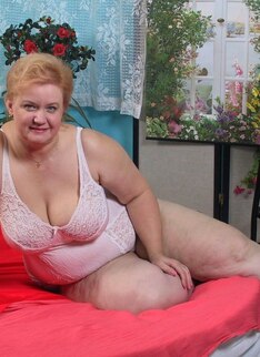 Hot Mature Big Titted Slut Showing Her Stuff