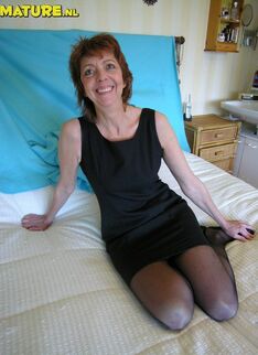 This Mature Slut Loves To Show You Her Cunt