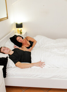 Mature.nl - My hot stepmom Sporting Terry loves my hard dick in the morning