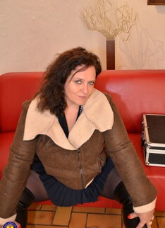 Mature.nl - Kinky nympho mom gets footfucked by two guys!