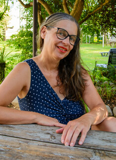 Mature.nl - Mature Busty Tina is a hairy cougar with big natural tits and a hairy pussy