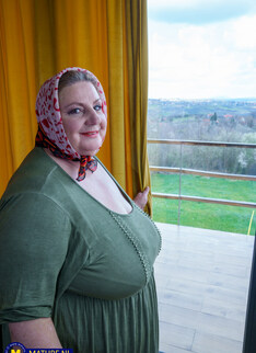 Mature.nl - This toyboy has a big ass fetish and loves bbw huge breasted facesitting granny Jana