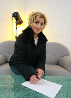 Mature.nl - German MILF Teresa Lynn goes naked on her first casting audition