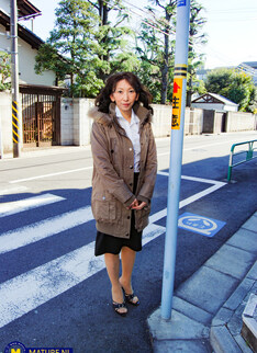 Mature.nl - Skinny Japanese MILF Mako Shinozuka gets creampied after her job interview