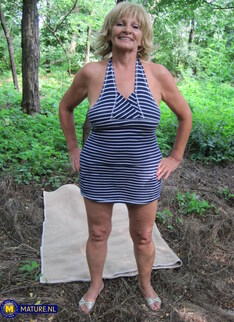 Mature.nl - Horny granny Katalina gets fucked by a stranger outdoor