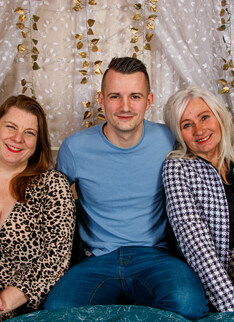 Mature.nl - An old and young threesome between cougar Ellen B, curvy mature Rachel and her stepson