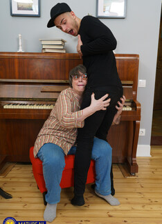 Mature.nl - Sharon Amore is a horny grandma who gets fucked by her toyboy student at home
