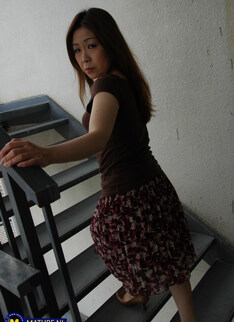 Mature.nl - Hairy Japanese MILF Yumi Kajiyama gets fucked & creampied
