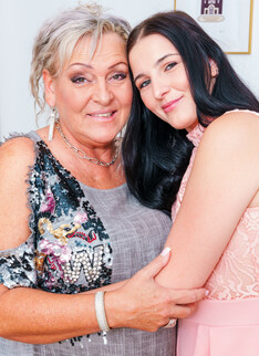 Mature.nl - Teen Suzie Sparkles has a lesbian affair with her step GILF Malinde on the couch