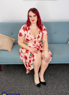 Juliet Redhead is a thick curvy MILF with big natural tits about to please herself while you watch