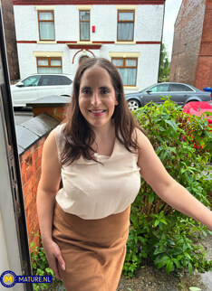 British 40 year old curvy MILF housewife Lorelei masturbates while working at home