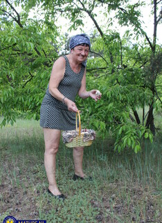 73 year old grandma Hanna D. seduced a younger stranger to fuck her in an open field