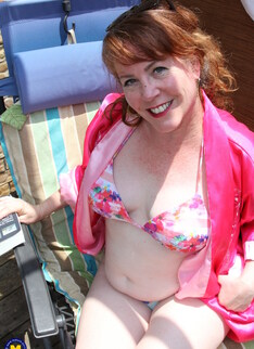 Brie Bently is a very naughty mature nympho that loves to play alone