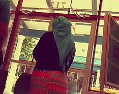 hijab wife big ass walking in street