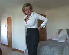 Unfaithful british mature lady sonia shows her giant balloons
