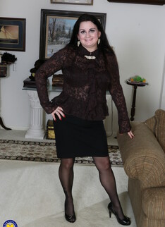 Curvy American housewife getting wet and wild