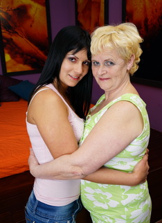 Naughty babe doing a horny older lesbian