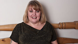 British Lady Shows Her Naughty Side