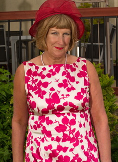 Horny British mature lady playing in the garden