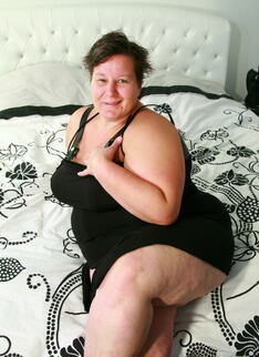 chunky mature lady showing her curves
