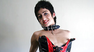 Kinky Housewife Get Wet On Her Bed