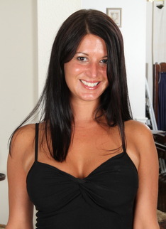 Hot USA MILF showing off her rocking body
