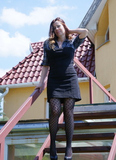 Horny housewife playing in her garden