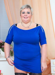 Big busty mature lady getting very naughty