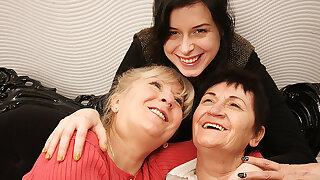 Two Mature Lesbians Pleasing A Hot Young Lesbian Babe