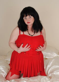 Big Chubby Mature Slut Playing With Her Pussy