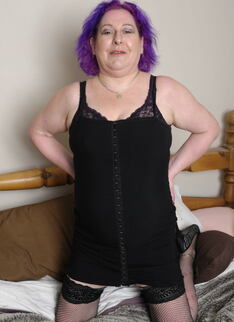 Punky Mature With Nice Saggies