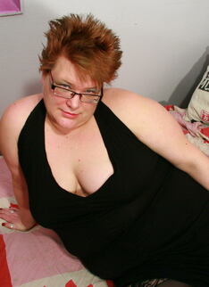 Big Lady With Wet Snatch