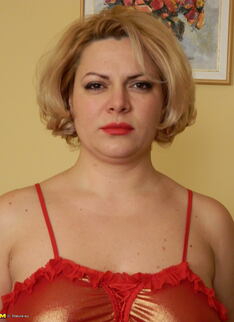 Blonde Housewife Playing On The Couch With Her Pussy