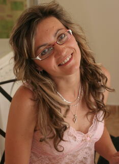 This Mature Slut Loves To Finger Herself
