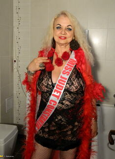 Naughty Mature Slut Taking Some Time For Herself