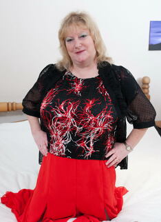 Big Titted Mama Geting Wet And Wild