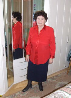 Housewife Hildegard Loves Showing Her Body