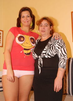 Mature Sandie Gets Hot With Babe Jennifer
