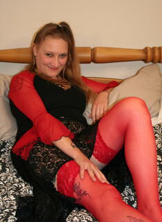This Naughty Housewife Loves Playing With Herself