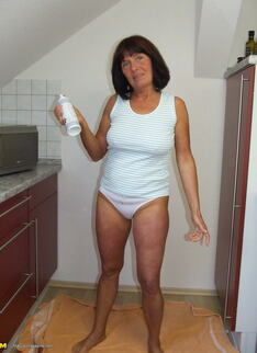 Kinky Mama Playing With Some Whipped Cream