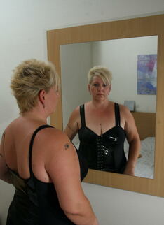 Big Mama Playing With Her Tits And A Dildo