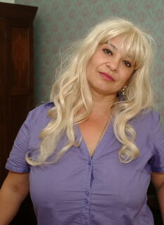 Big Titted Mama Showing Off Her Luscious Body