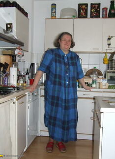 Amateur Chubby Housewife Getting Nasty In The Kitchen